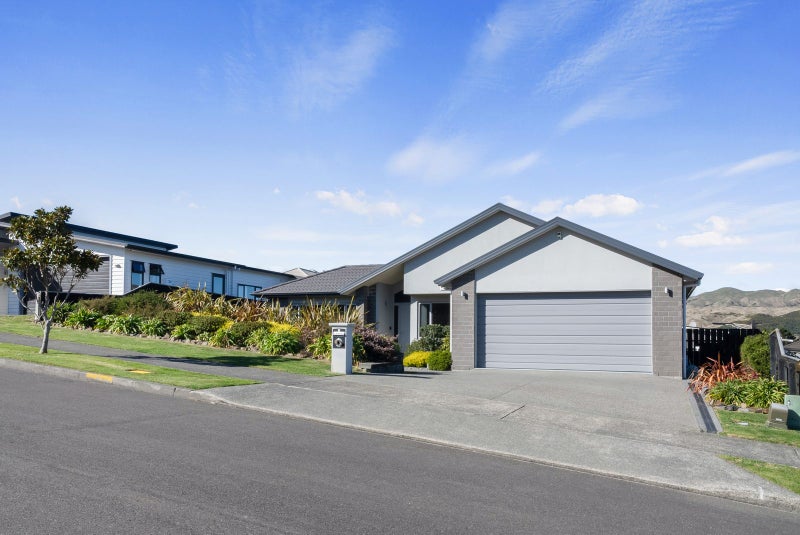 11 Paparoa Crescent, Aotea, Porirua - Carousel 21