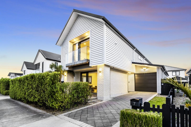 7 Kearns Drive, Hobsonville, Auckland - Carousel 1