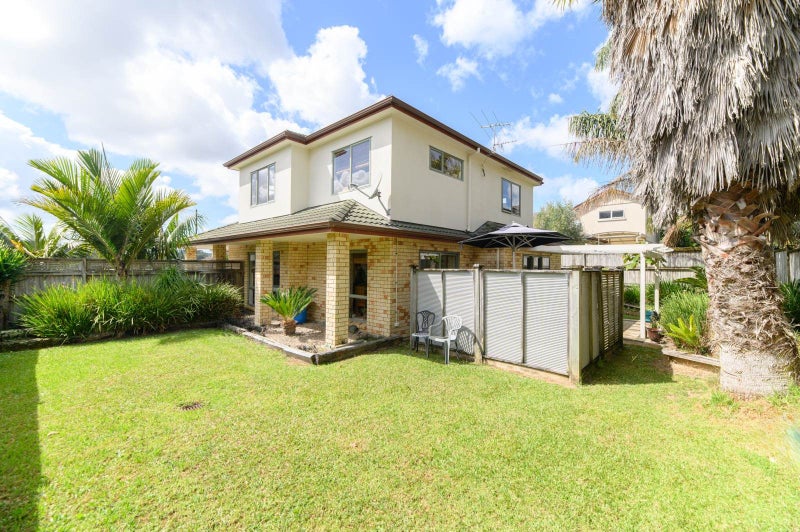 1 Mary Forgham Drive, Greenhithe, Auckland - Carousel 1