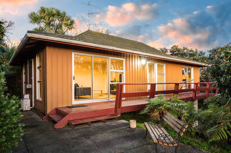 18 Toporoa View, Ascot Park, Porirua - Carousel 1