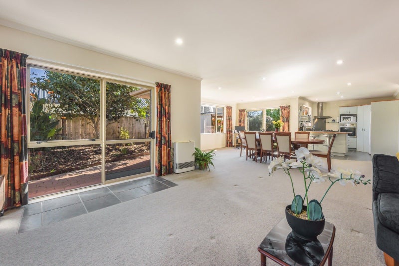 8 Otia Drive, Richmond, Richmond - Carousel 2