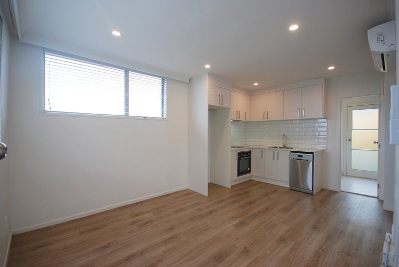 3/49 Simkin AV, Saint Johns, Auckland - Carousel 2