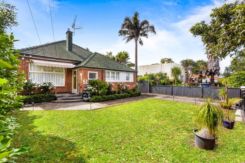 51 Renfrew Avenue, Sandringham, Auckland - Carousel 2
