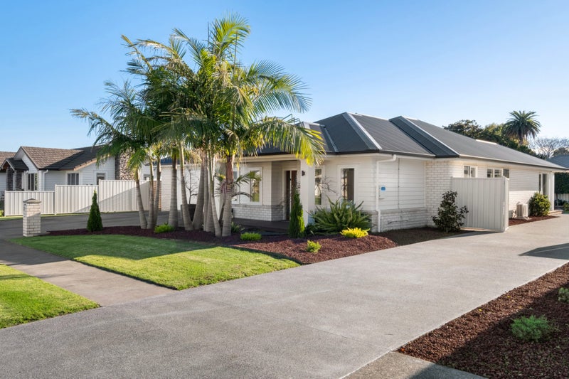 3 Sterling Park, Lytton West, Gisborne - Carousel 1