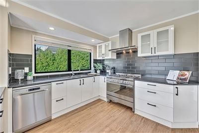 11 Raphael Place, West Harbour, Auckland - Carousel 1