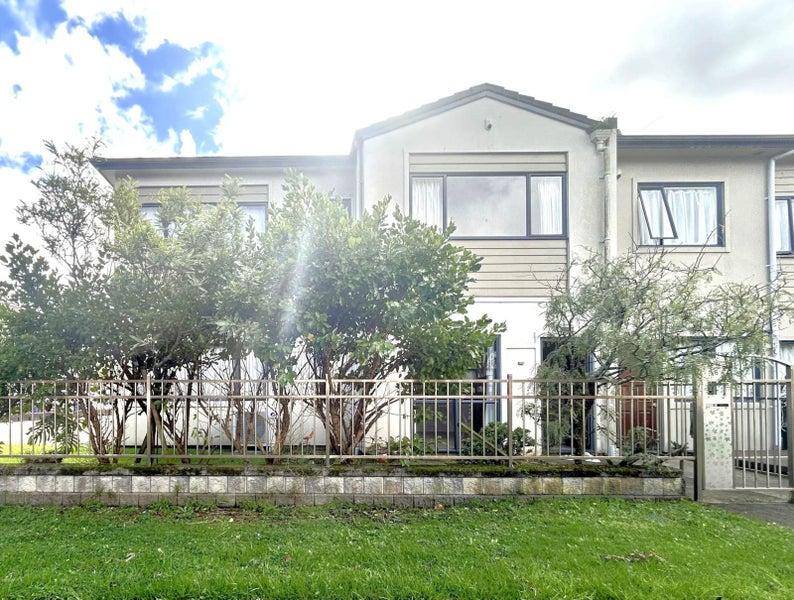 6 Triumph Road, Flat Bush, Auckland - Carousel 1