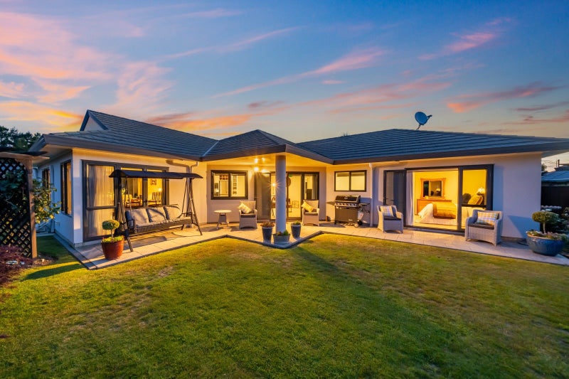 40 Mary Huse Grove, Manor Park, Lower Hutt - Carousel 2