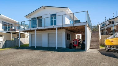 4 Ngatira Place, Clendon Park, Auckland - Carousel 1