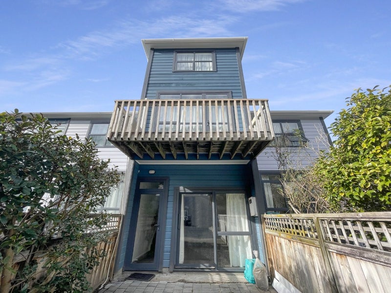 4/2 Malcolm Lane, Thorndon, Wellington - Carousel 1