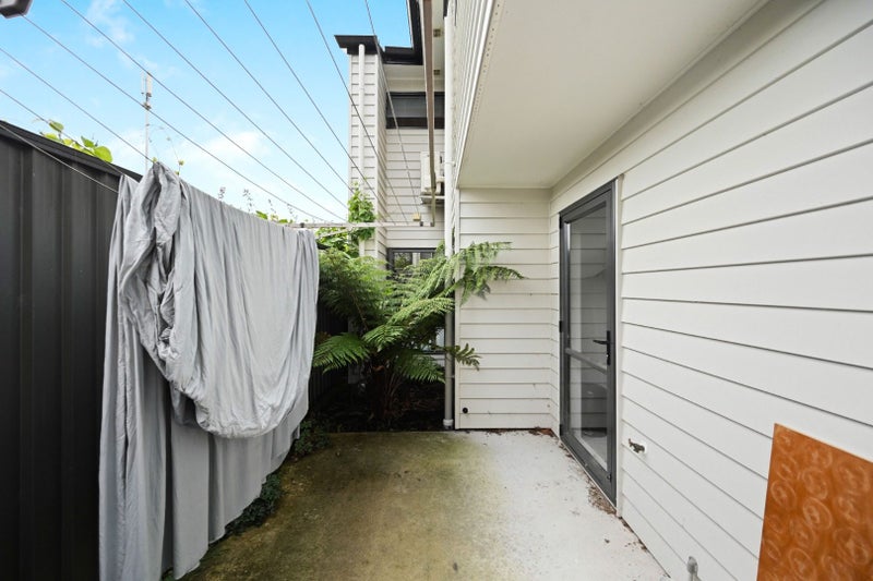 5/15 Cook Street, Hamilton East, Hamilton - Carousel 12