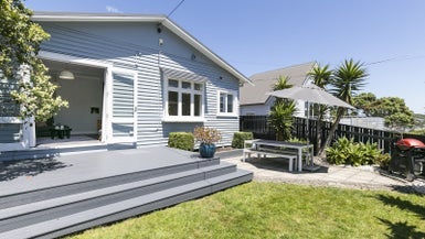 7 Shortland Street, Khandallah, Wellington - Carousel 1