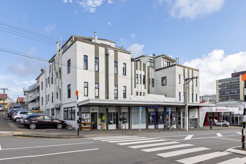 2/24 Elizabeth Street, Mount Victoria, Wellington - Carousel 1