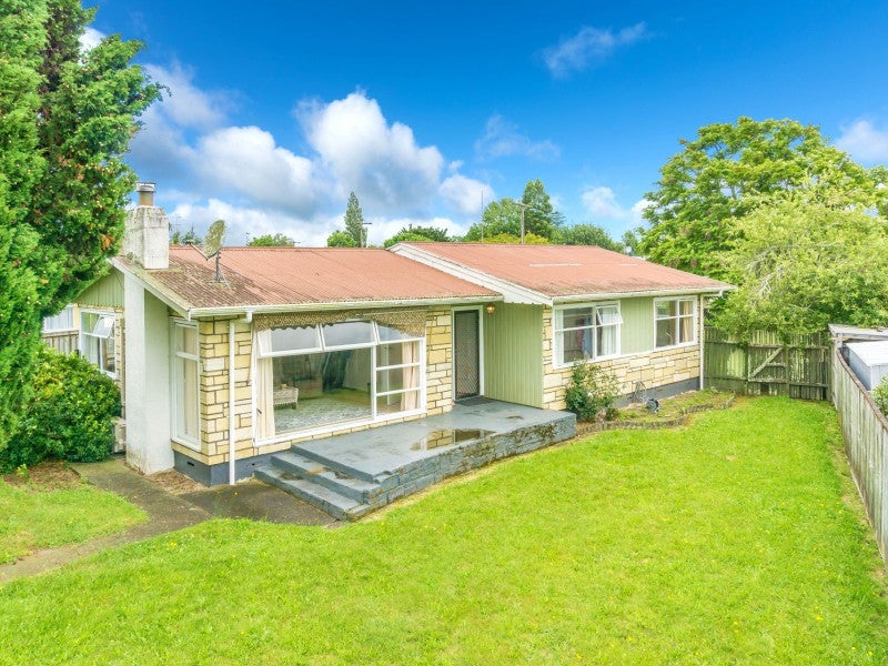 4 Pryce Place, Silverdale, Hamilton - Carousel 1