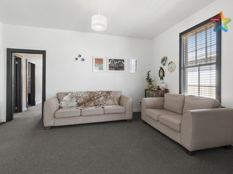 33 Awamutu Grove, Waiwhetu, Lower Hutt - Carousel 2