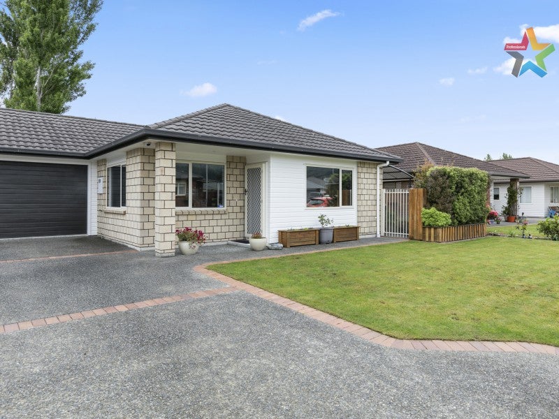 13 Woodland Mews, Wainuiomata, Lower Hutt - Carousel 1