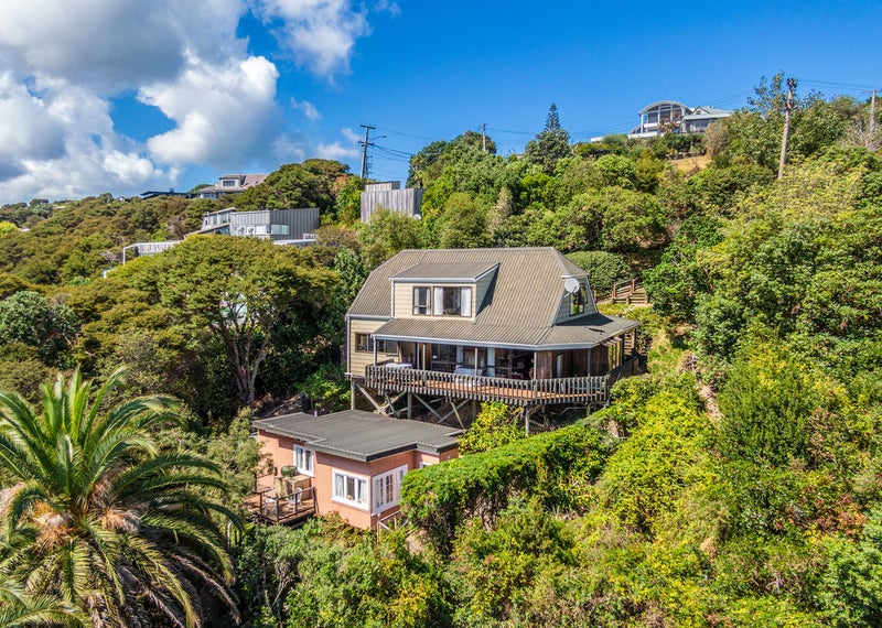 8 Tawa Street, Oneroa, Waiheke Island - Carousel 2
