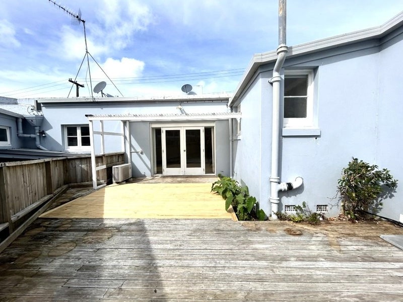 32D ORANGA AVE, Onehunga, Auckland - Carousel 1