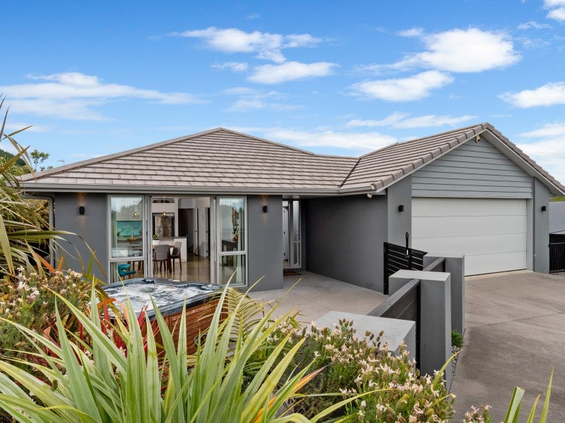 15 Bryan Gallagher Place, Welcome Bay, Tauranga - Carousel 1