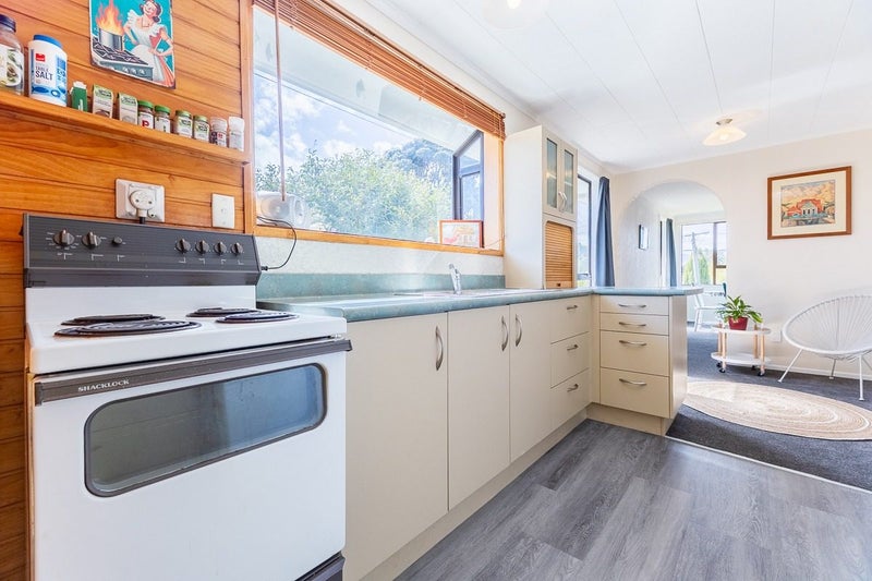 11 Atua Street, Waikanae Beach, Waikanae - Carousel 2