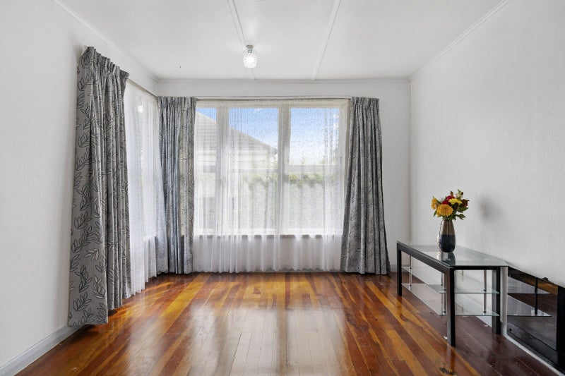 10 Clement Grove, Taita, Lower Hutt - Carousel 2