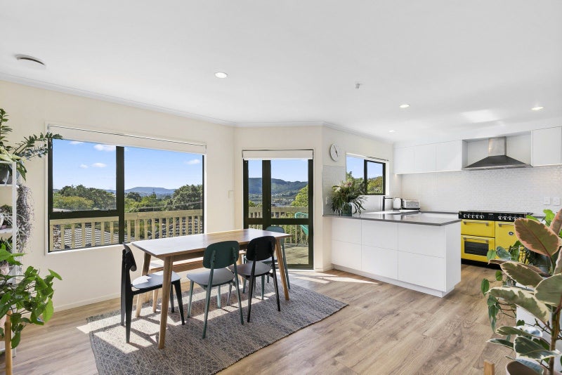 4 Tui Terrace, Tawa, Wellington - Carousel 2
