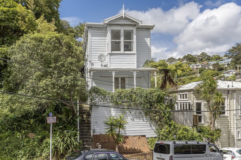 8 Adams Terrace, Aro Valley, Wellington - Carousel 1