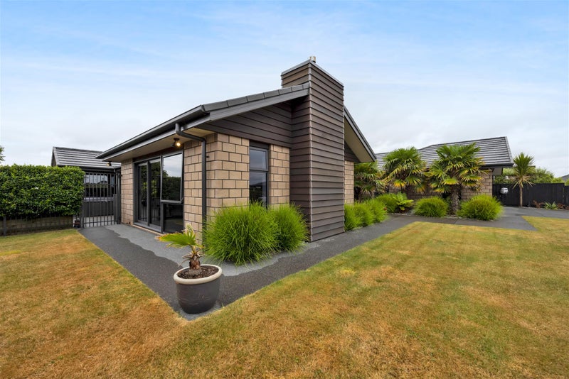 17 Wentworth Lane, Waiwhakaiho, New Plymouth - Carousel 1