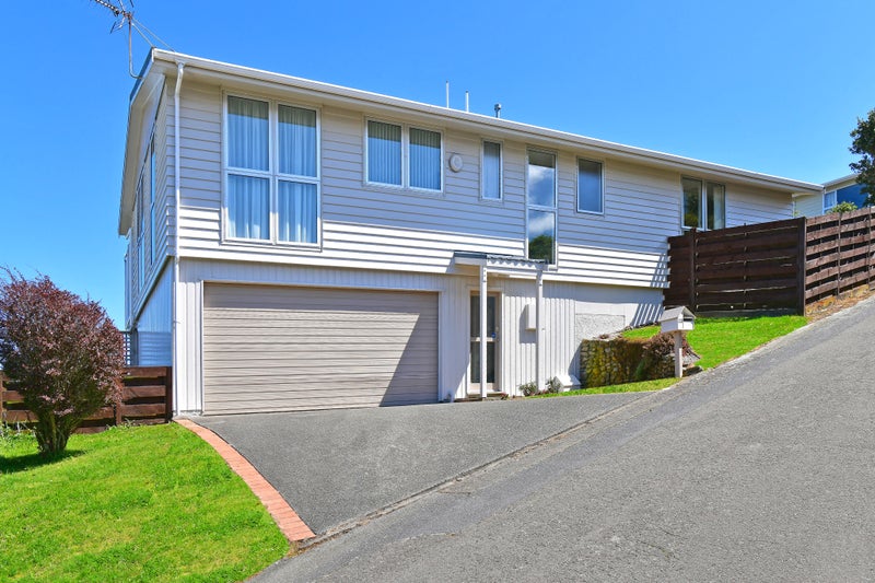 10 Wisteria Grove, Maungaraki, Lower Hutt - Carousel 1