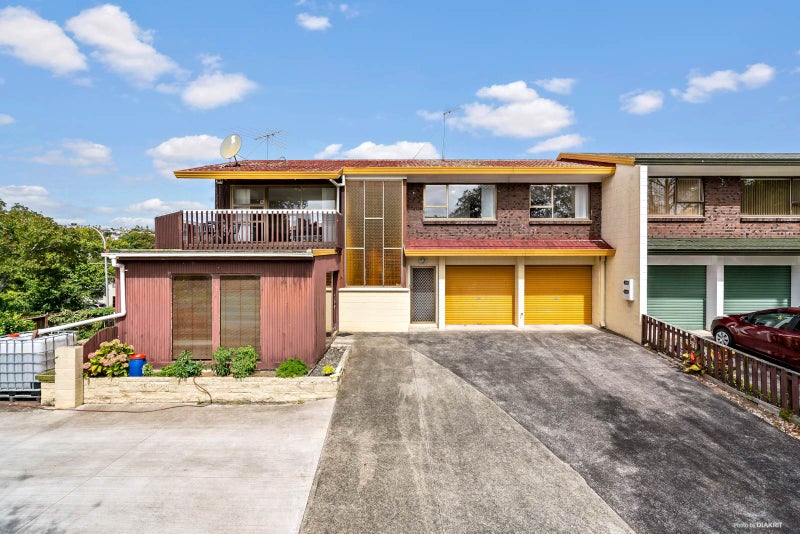 2B Banksia Place, Goodwood Heights, Auckland - Carousel 1