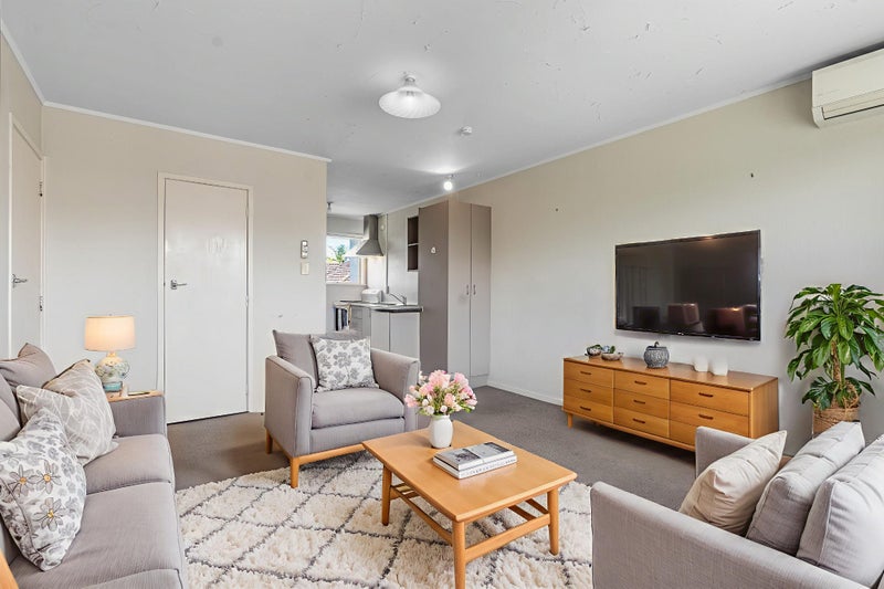 2/77 Wellington Street, Howick, Auckland - Carousel 2