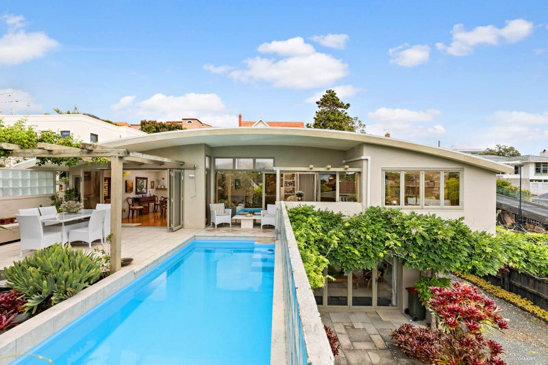 5A Nihill Crescent, Mission Bay, Auckland - Carousel 1