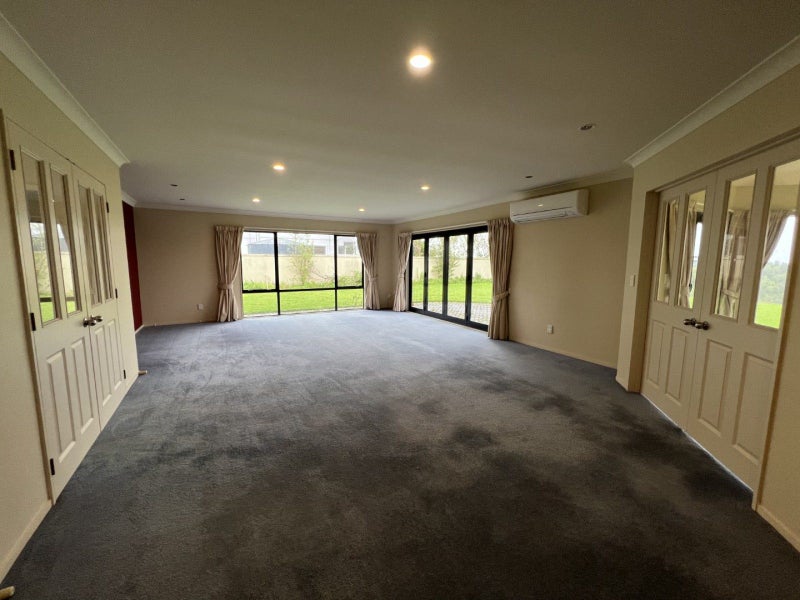 35 Ruapehu Drive, Fitzherbert, Palmerston North - Carousel 2