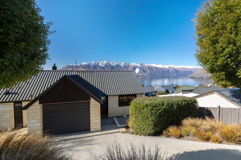 29 Greenstone Place, Fernhill, Queenstown - Carousel 1