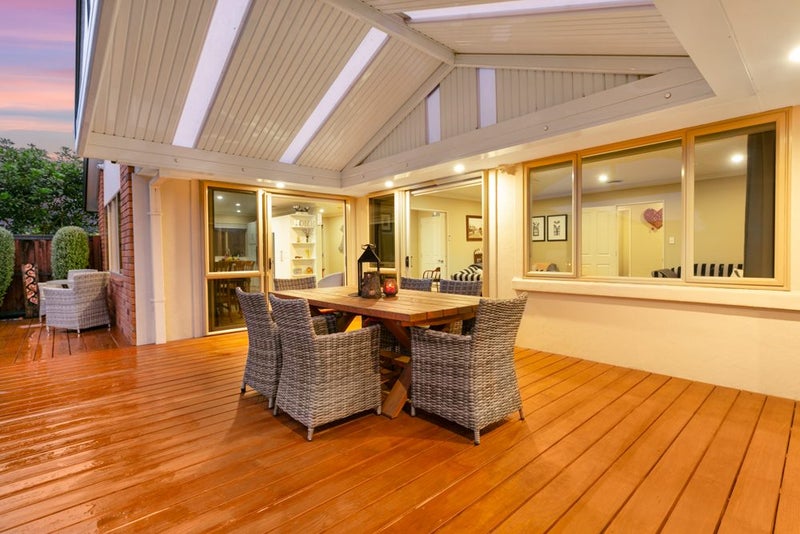 64 St James Drive, Huntington, Hamilton - Carousel 1