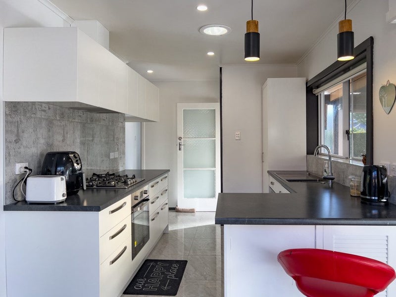 7 Lamont Street, Chartwell, Hamilton - Carousel 1