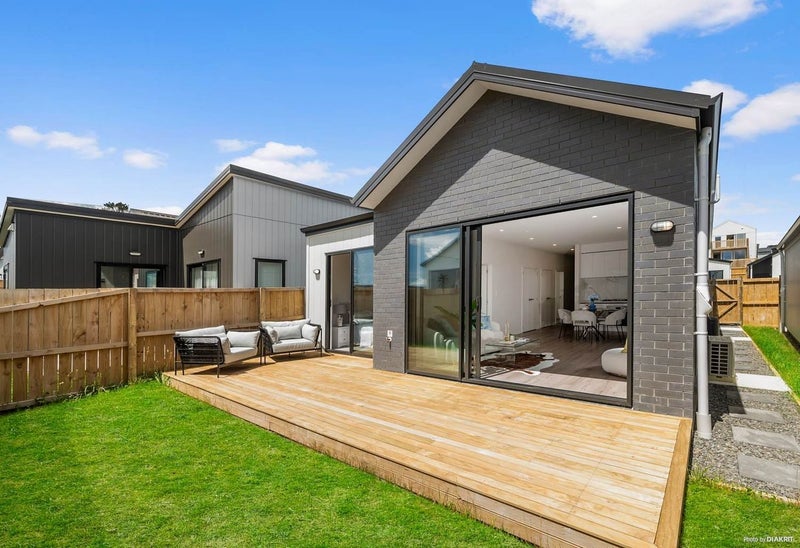 12 Horokaka Street, Massey, Auckland - Carousel 2