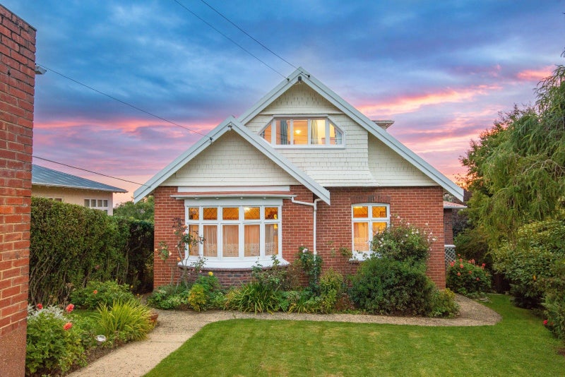 6 Grandview Crescent, Opoho, Dunedin - Carousel 1