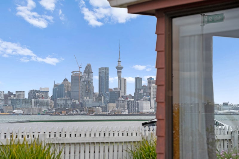 33 Queens Parade, Devonport, Auckland - Carousel 1