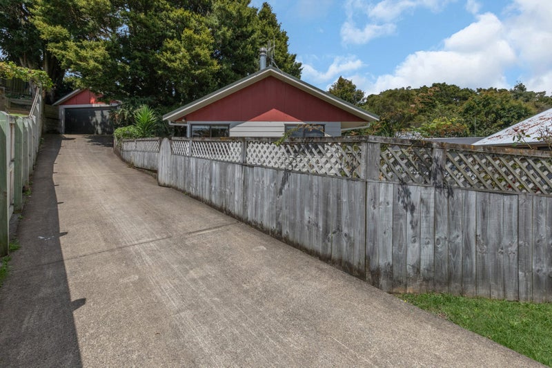 11 Logan Place, Kamo, Whangarei - Carousel 1