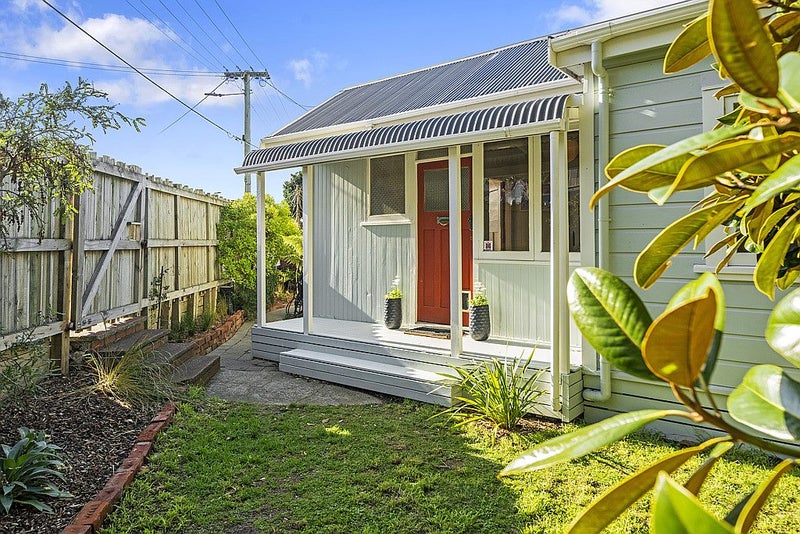 37 Rua Street, Lyall Bay, Wellington - Carousel 2