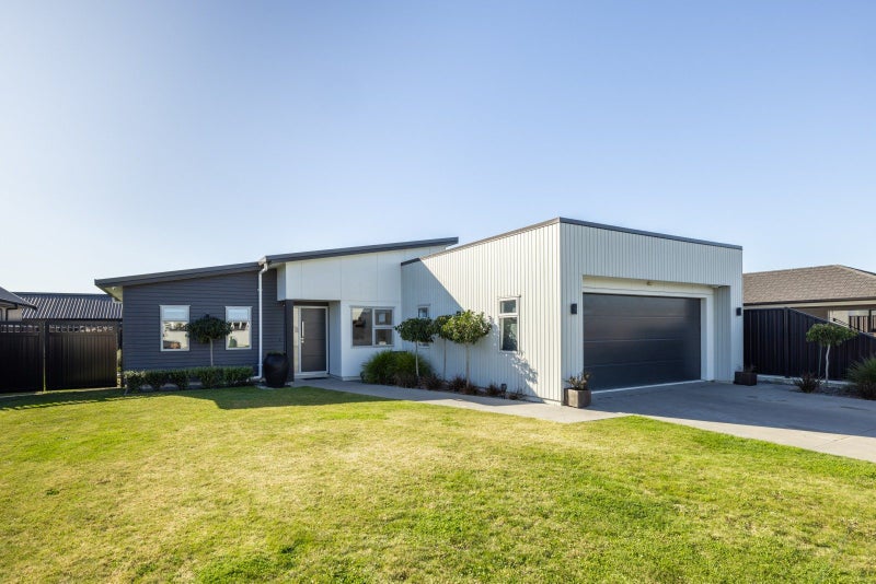 42 Arbuckle Road, Frimley, Hastings - Carousel 1