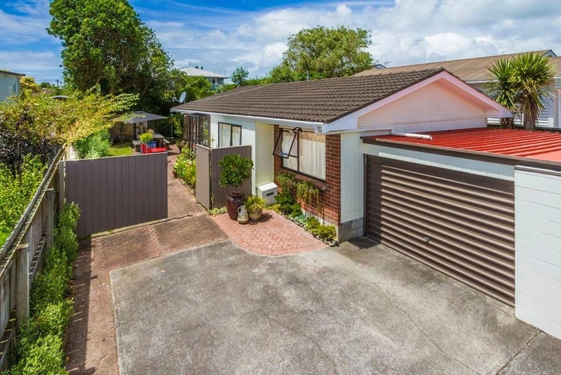 3/8 Fraser Road, Narrow Neck, Auckland - Carousel 1