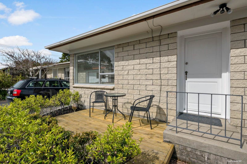 2/37 Eversleigh Road, Belmont, Auckland - Carousel 1