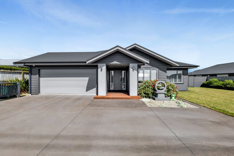 17 Honeyfield Drive, Whalers Gate, New Plymouth - Carousel 2