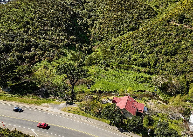 204 Happy Valley Road, Owhiro Bay, Wellington - Carousel 1