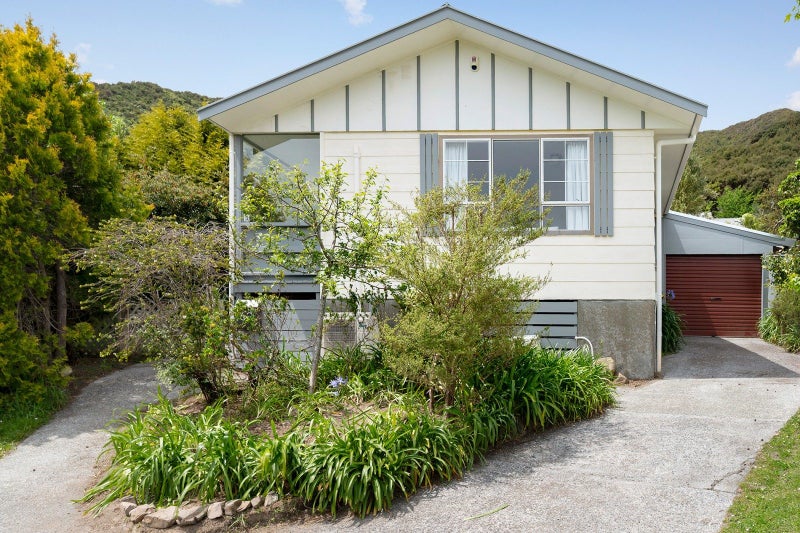 62 Antrim Crescent, Wainuiomata, Lower Hutt - Carousel 1