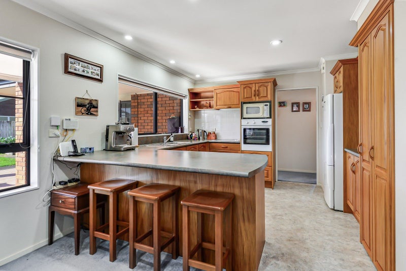 10 Guildford Place, Rototuna North, Hamilton - Carousel 2