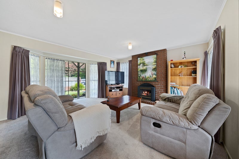 21 Waddington Drive, Naenae, Lower Hutt - Carousel 2