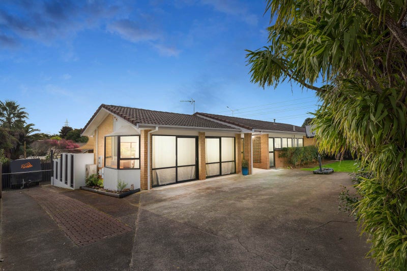 8 Palando Place, Conifer Grove, Takanini - Carousel 1