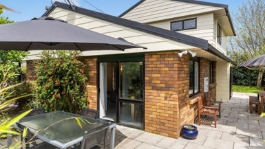 29 Evanda Crescent, Conifer Grove, Takanini - Carousel 1